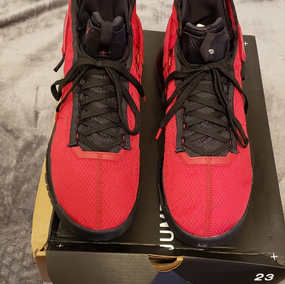 Used Mens Jordan Proto-Max 720 Size 14